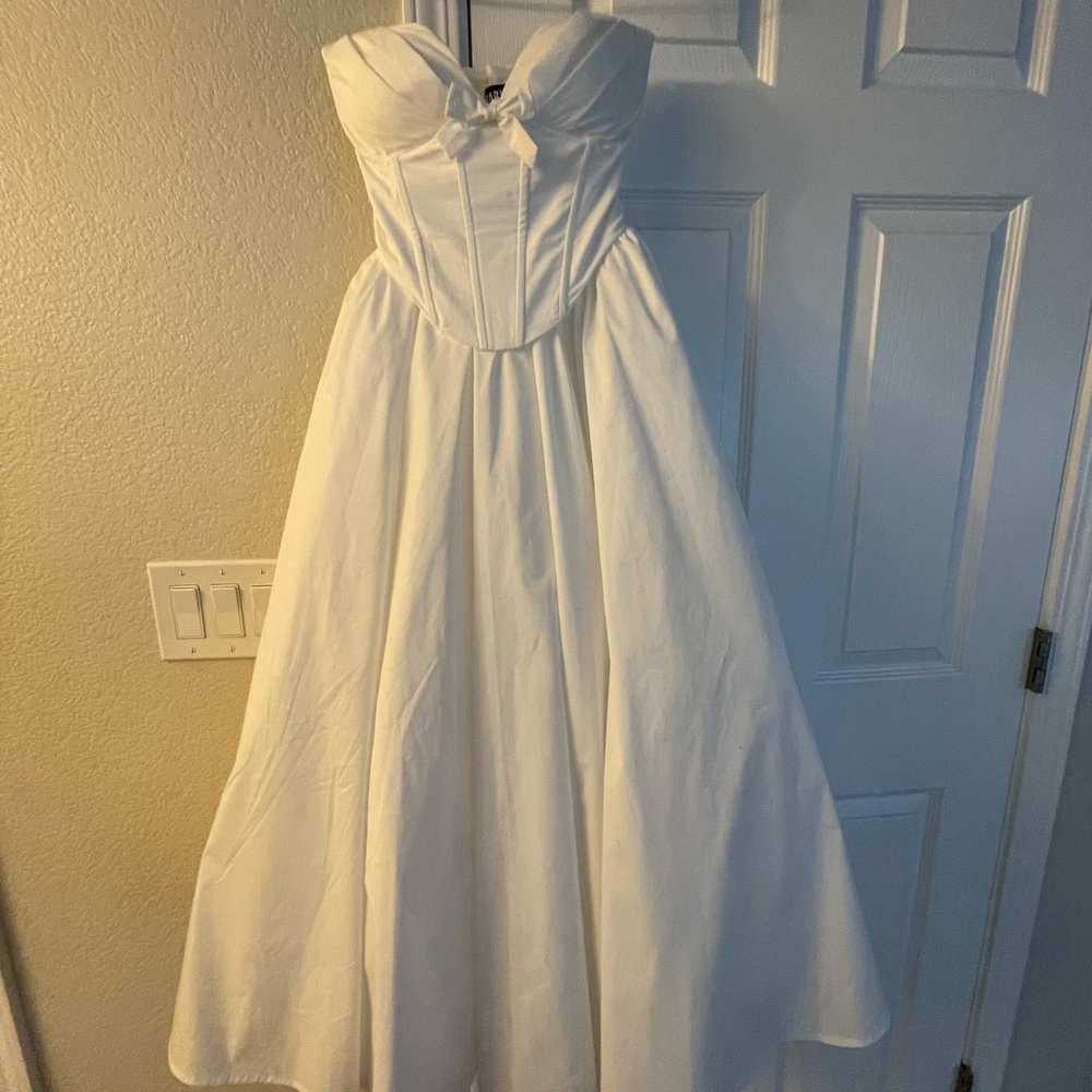 Elegant White Strapless Midi Dress